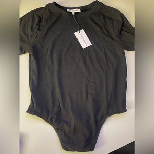 WeWoreWhat Black Size Medium Waffle Knit T-Shirt Bodysuit. Never worn
